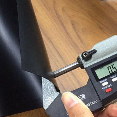 Двойная гладкая поверхность HDPE геомембраны цены в Кении для установки пруда плотины линейки