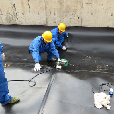 Геомембрана из 1 мм HDPE для рыбных прудов и полигонов Ширина 1-8 м Проверка на месте