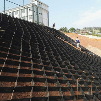 Пластмассовая геоэлементная камера из HDPE для защиты склонов в черном цвете Геоэлементная камера гостиничной сетки