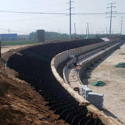 Пластмассовая геоэлементная камера из HDPE для защиты склонов в черном цвете Геоэлементная камера гостиничной сетки