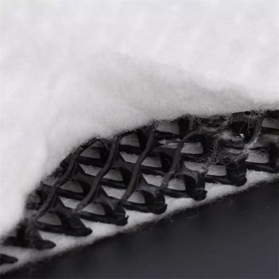 Ширина 2 - 4 м Hdpe 3D трехплановая композитная дренажная сеть для общего решения проекта