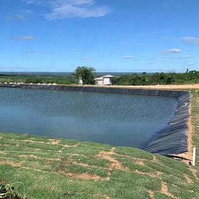 Геомембрана из HDPE для 0,5 мм 1 мм 1,5 мм 2 мм водонепроницаемой дамбы