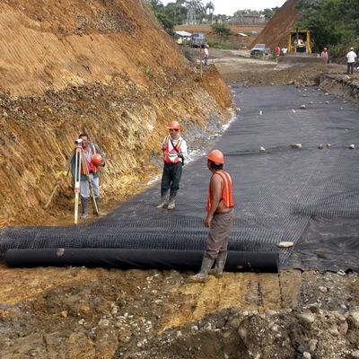 Ширина 1 - 8 м Толщина 0,3 - 3,0 мм Геомембранная облицовка из HDPE для усиленной облицовки пруда