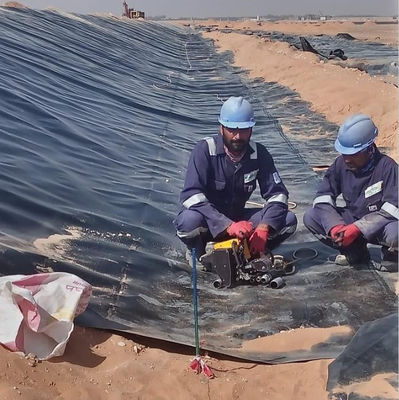 Двойная гладкая поверхность HDPE геомембраны цены в Кении для установки пруда плотины линейки