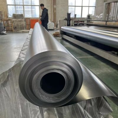 ASTM GRI-GM13 Стандартная чёрная ГДПП гладкая геомембрана для свалок и рыбных прудов