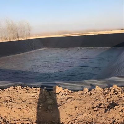 Геомембрана с гладкой поверхностью из HDPE для полигонов Длина 50-100 м / рулон по запросу
