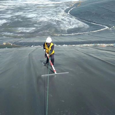 ASTM GRI-GM13 Стандартная геомембрана из 1 мм HDPE для рыбных прудов и полигонов