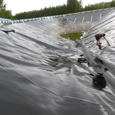 Блестящий белый 1,5 мм HDPE геомембранный ролик для бассейна рыбной фермы