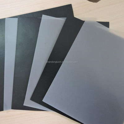 ASTM GRI-GM13 Предварительно изготовленная геомембрана HDPE для рыбных прудов 1 мм для искусственного озера
