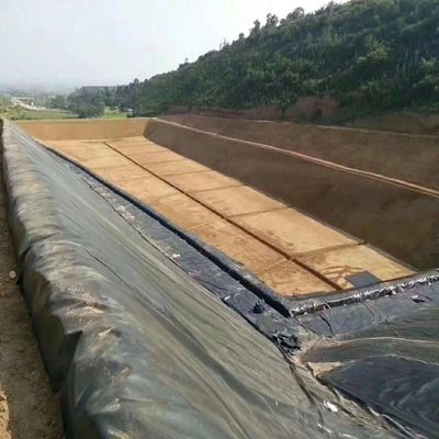 1.5 мм гладкая чёрная геомамбрана из HDPE для наружной среды Рыбный пруд
